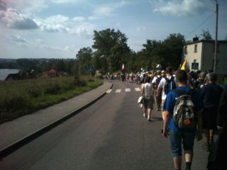 Zbliżamy się do kościoła w Chmielnie